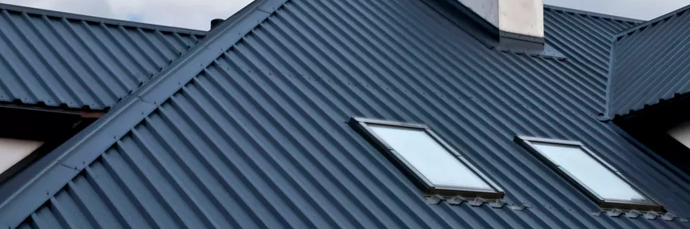 farba do blachy ocynkowanej zalety Jak odnowić dach z blachy? - wszystko co musisz wiedzieć